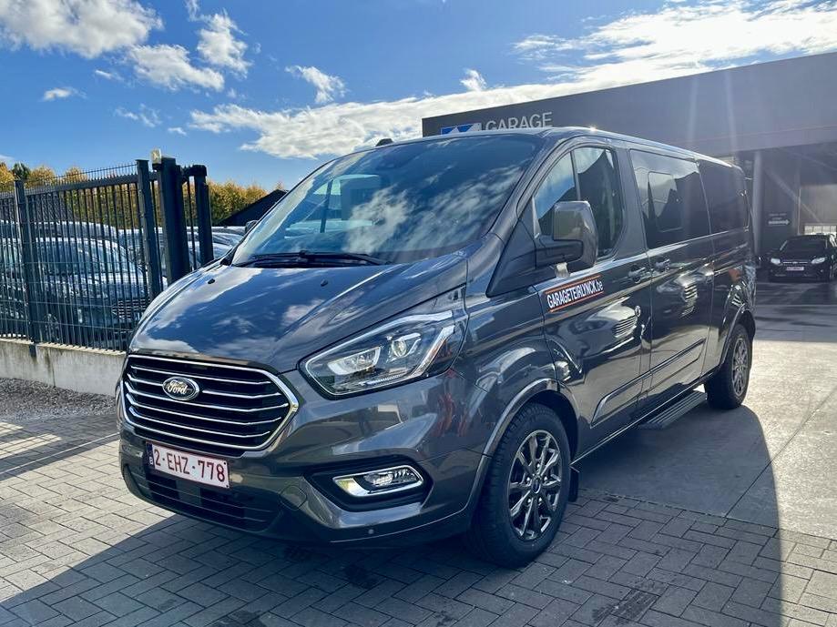 Verlengde Ford Tourneo Custom Automatic 8 pers Donker grijze minibus Ford Tourneo Custom Automatic 8 pers
